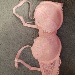 NWT Victoria's Secret Intimissimi Pink Lace Bra. Size 30